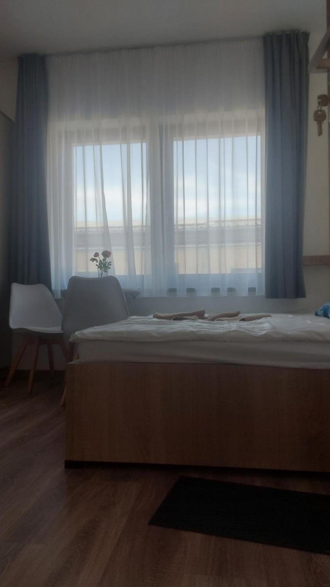 Csaladi Kikoeto Apartman Gyula Εξωτερικό φωτογραφία