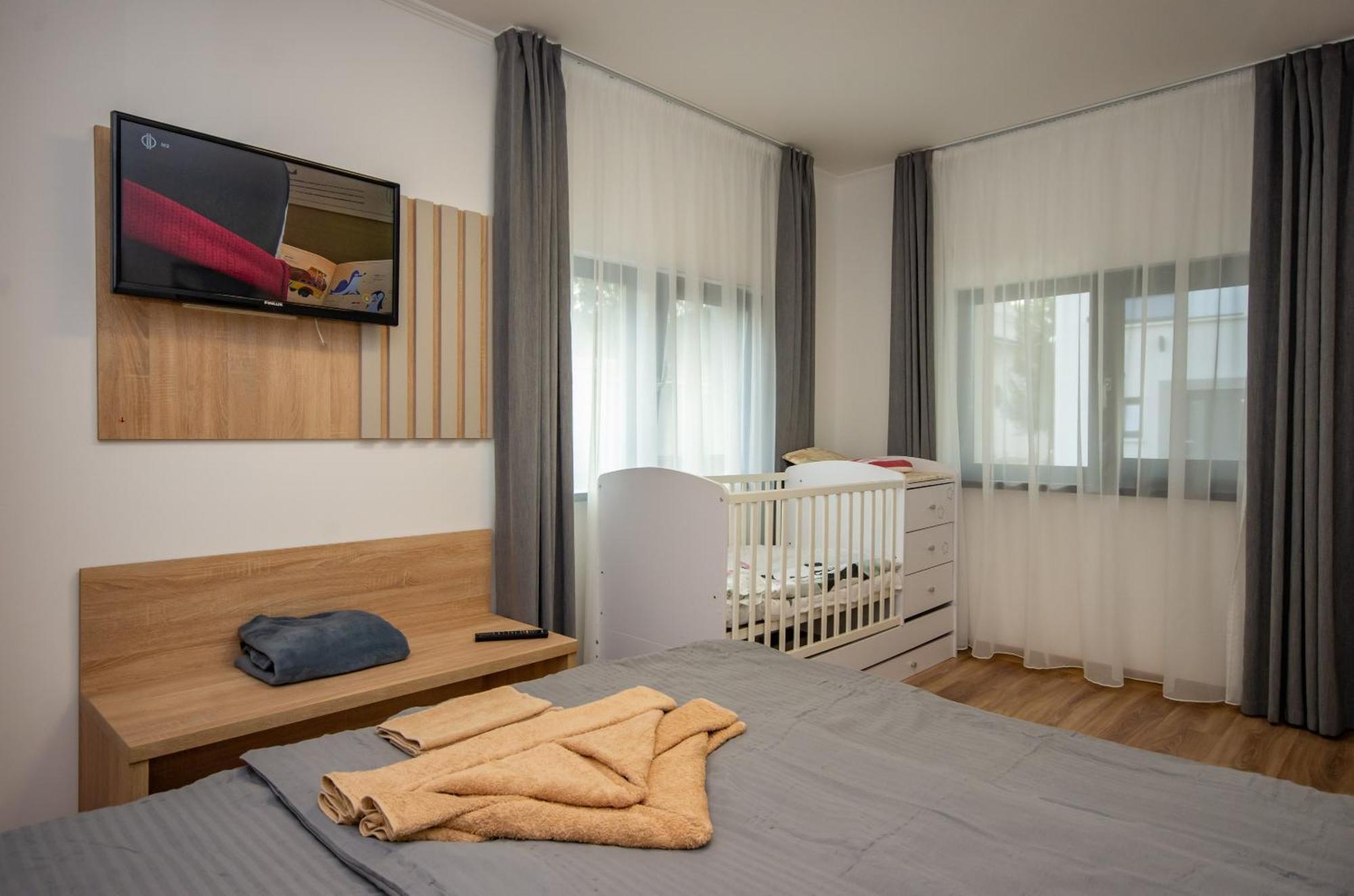 Csaladi Kikoeto Apartman Gyula Εξωτερικό φωτογραφία