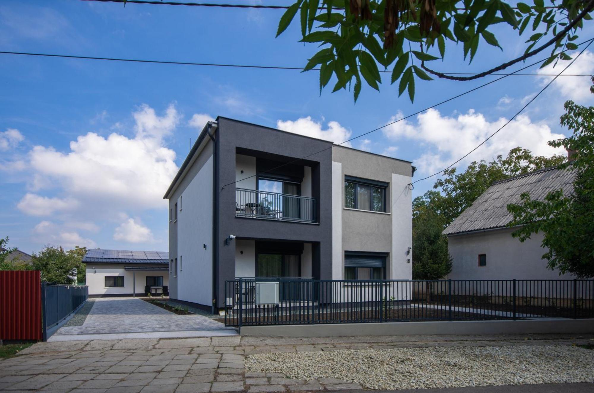 Csaladi Kikoeto Apartman Gyula Εξωτερικό φωτογραφία