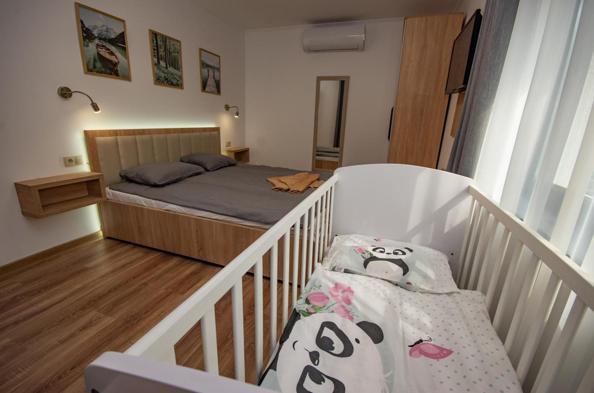 Csaladi Kikoeto Apartman Gyula Εξωτερικό φωτογραφία