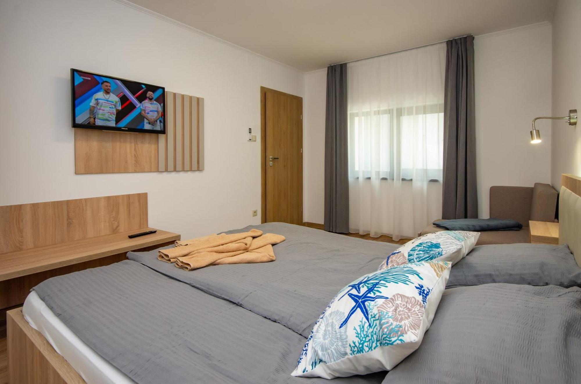 Csaladi Kikoeto Apartman Gyula Εξωτερικό φωτογραφία