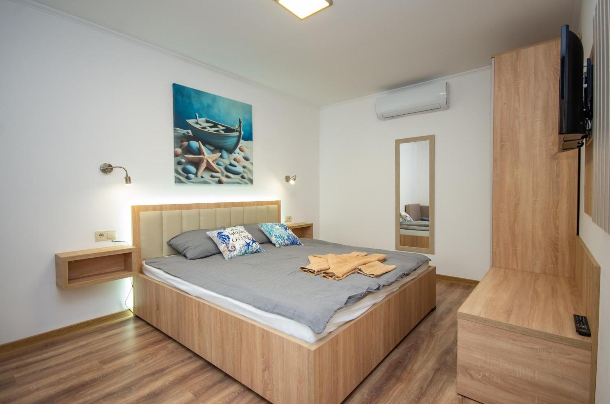 Csaladi Kikoeto Apartman Gyula Εξωτερικό φωτογραφία
