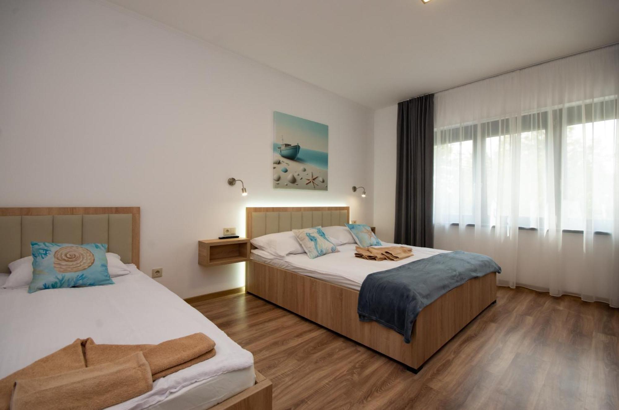 Csaladi Kikoeto Apartman Gyula Εξωτερικό φωτογραφία