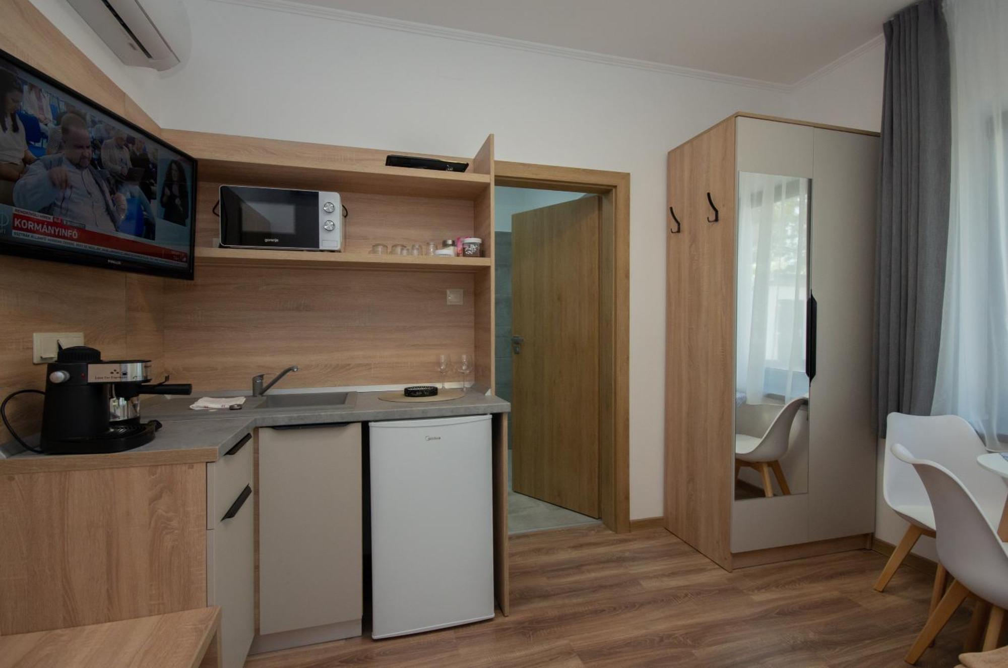 Csaladi Kikoeto Apartman Gyula Εξωτερικό φωτογραφία