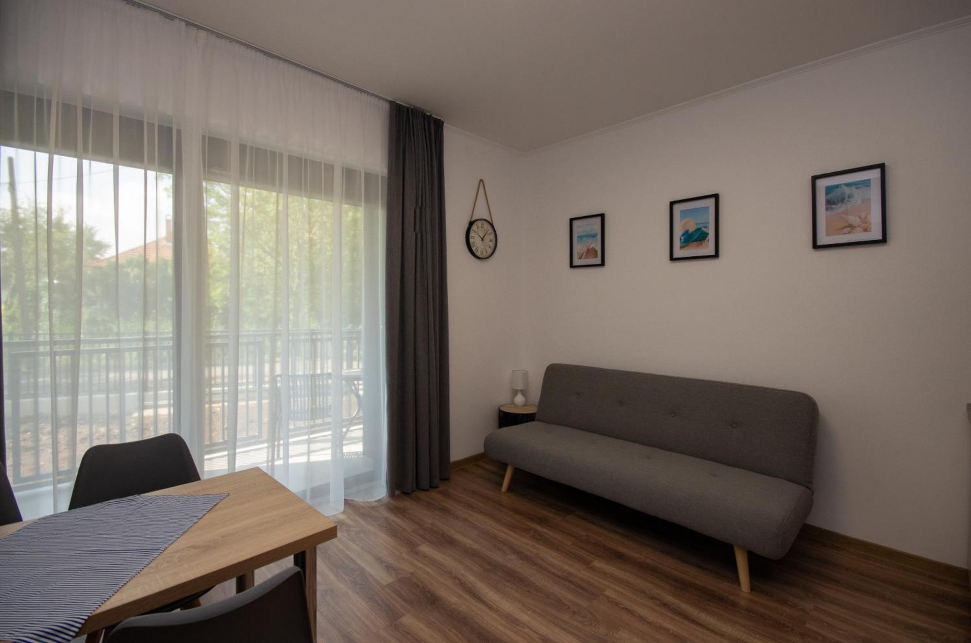 Csaladi Kikoeto Apartman Gyula Εξωτερικό φωτογραφία