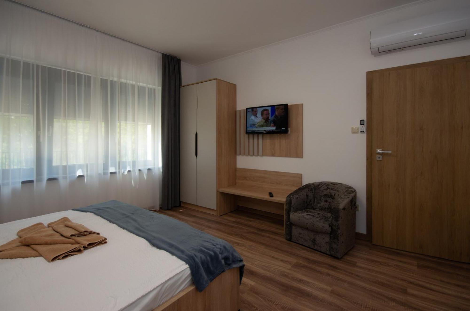 Csaladi Kikoeto Apartman Gyula Εξωτερικό φωτογραφία