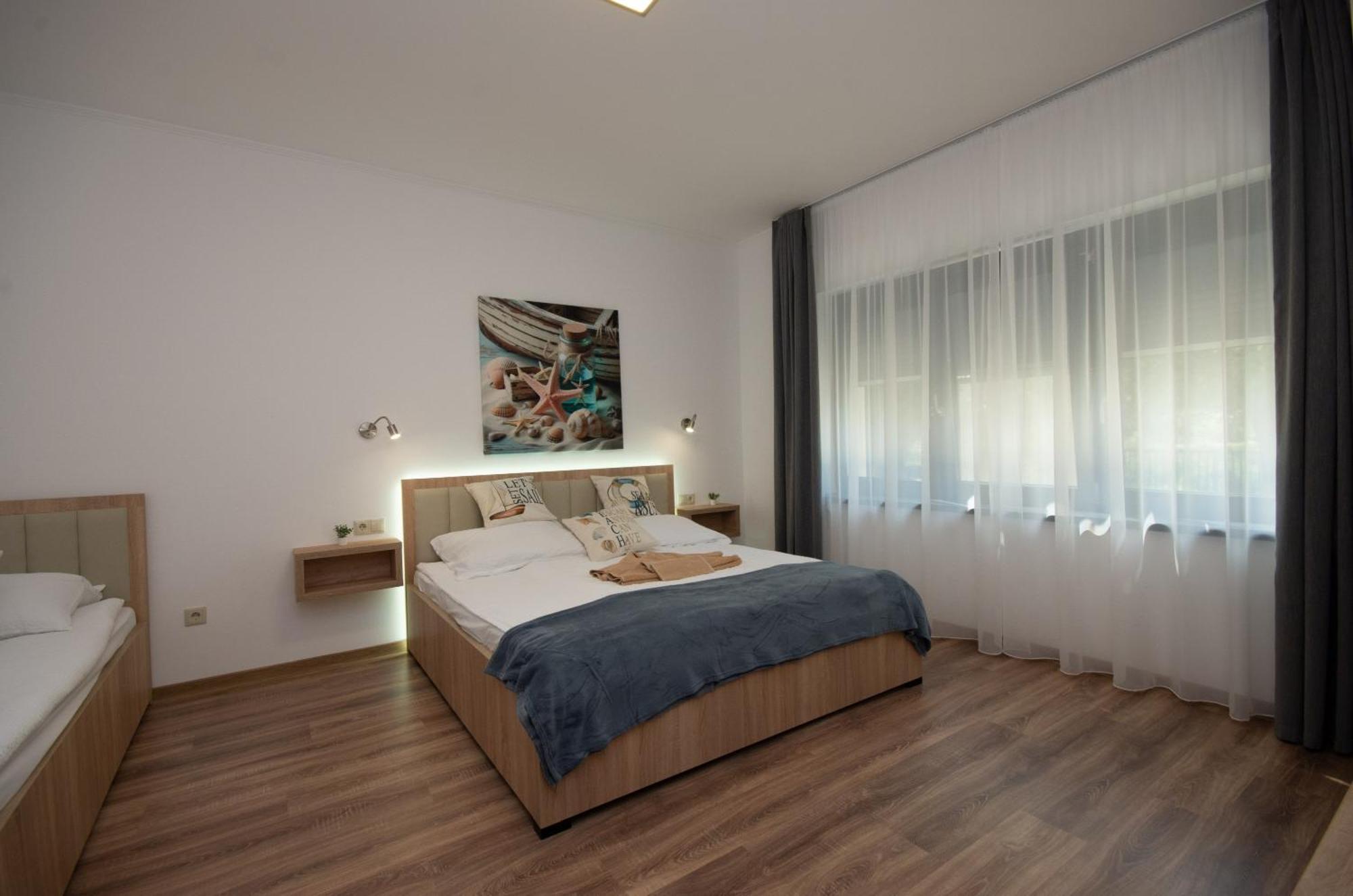 Csaladi Kikoeto Apartman Gyula Εξωτερικό φωτογραφία