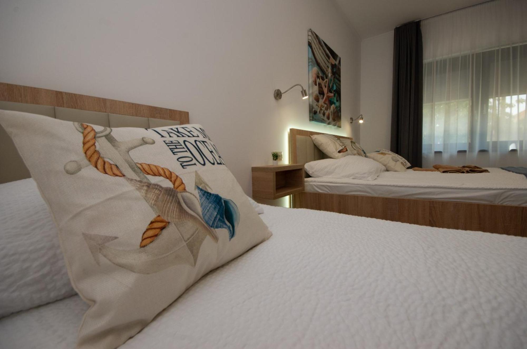 Csaladi Kikoeto Apartman Gyula Εξωτερικό φωτογραφία